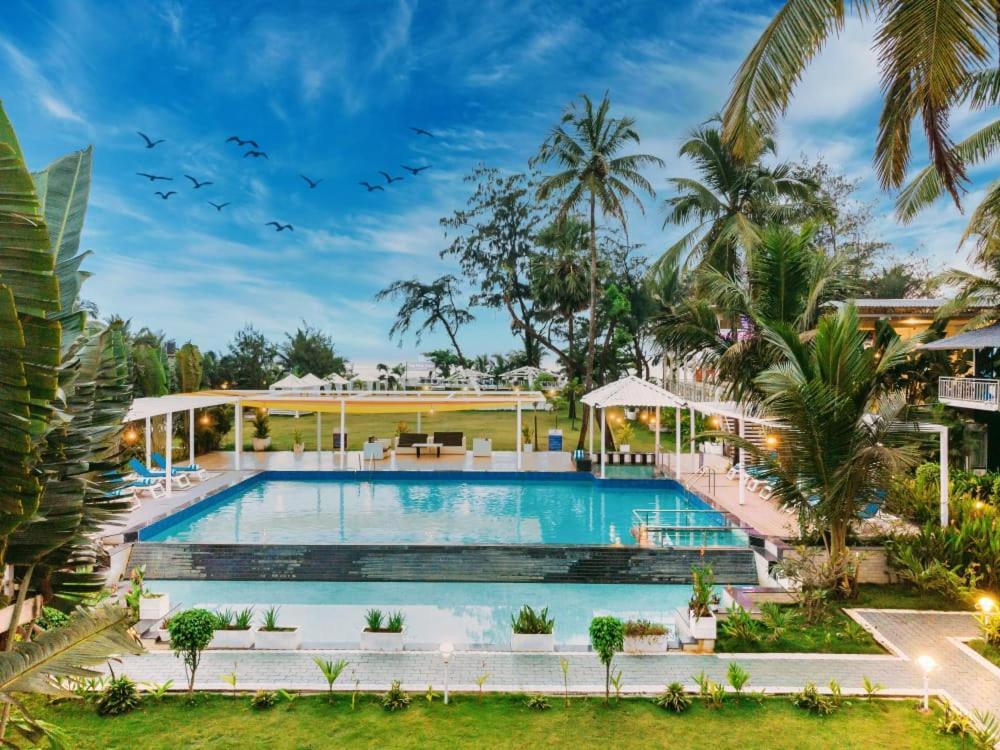 Foxoso La Beach Resort & Spa Old Goa Exteriör bild