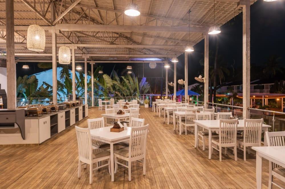 Foxoso La Beach Resort & Spa Old Goa Exteriör bild