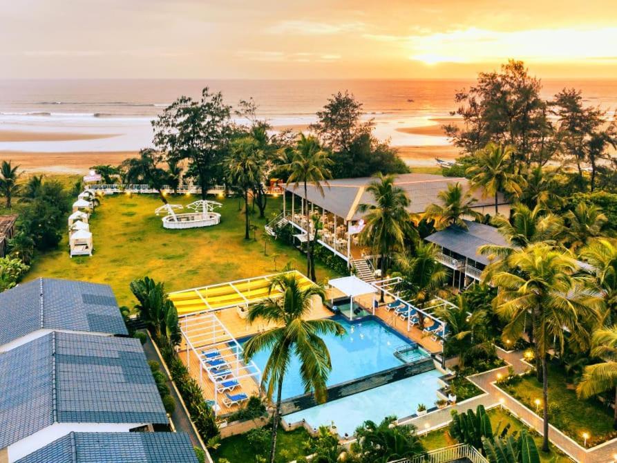 Foxoso La Beach Resort & Spa Old Goa Exteriör bild
